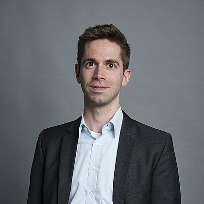 Portraitaufnahme von Dr. Simon Verleger