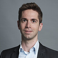 Portraitaufnahme von Dr. Simon Verleger